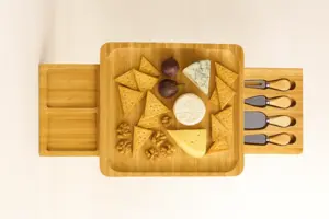 פלטה/משטח פרימיום להגשה לגבינות כולל 4 סכיני גבינה לארוח מושלם