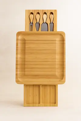 פלטה/משטח פרימיום להגשה לגבינות כולל 4 סכיני גבינה לארוח מושלם