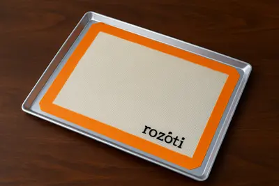 תבנית אלומיניום שטוחה 43.5 ס"מ כולל משטח סיליקון לאפיה