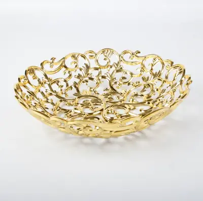 צלוחיות/מנג'טים פלסטיק בצבע זהב לעוגיות 12 יח במארז 8 ס"מ