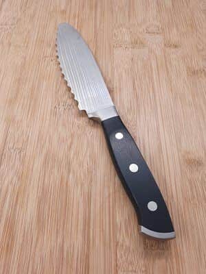 סכין ירקות קשים מתאים גם למריחה